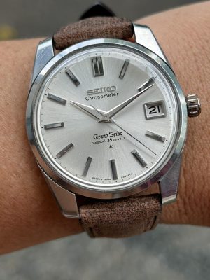 Grand Seiko 43999 Cal.430 121964 year  case no.4D11485 , made in Japan.