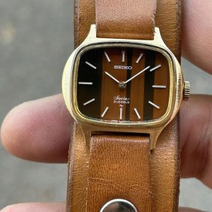 Seiko Watch Manual Winding 21 Jewels 11-4020/ case no.450532 , made in Japan.