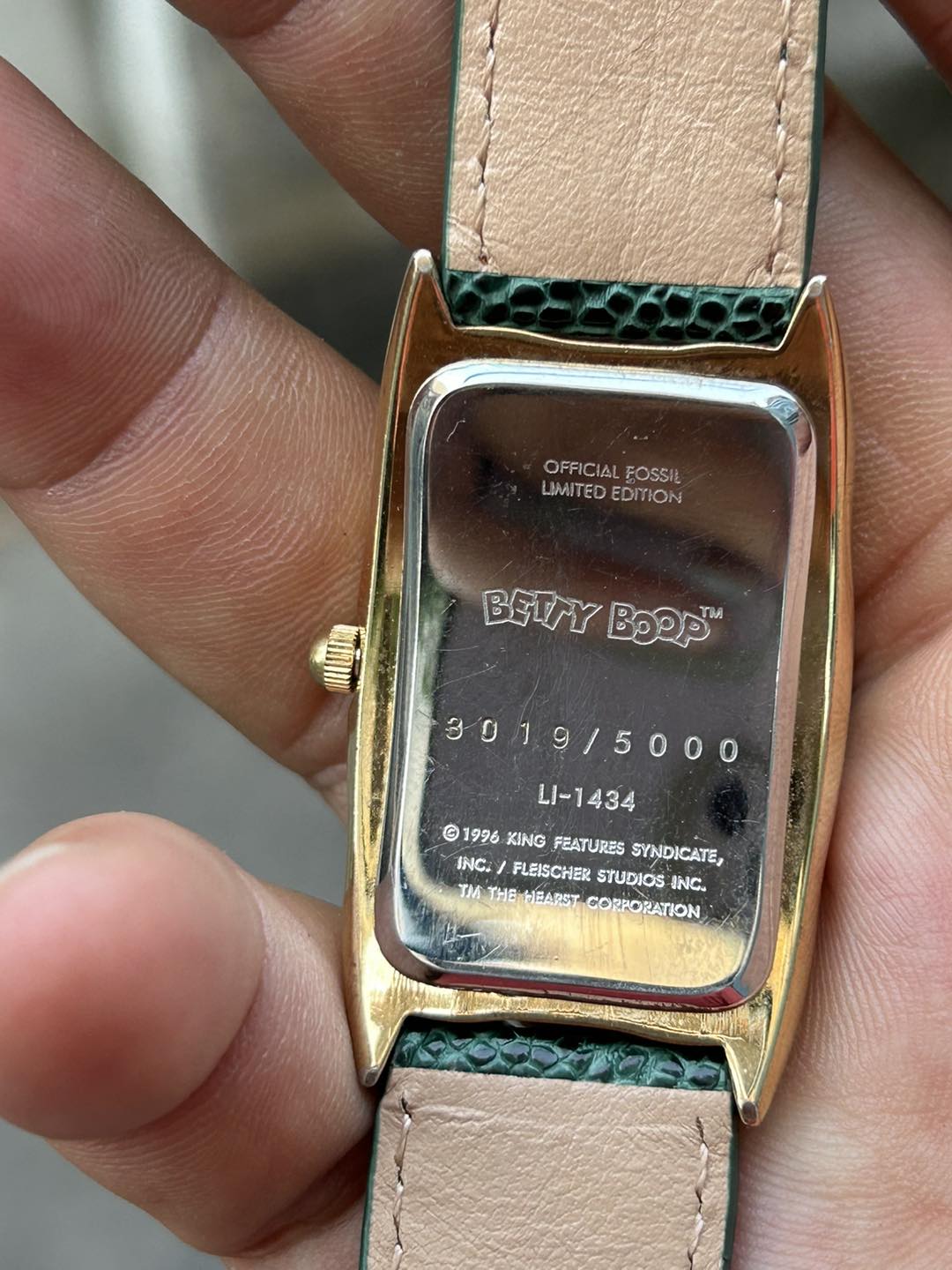 ビンテージ FOSSIL betty boop 限定腕時計 Betty Boop Watch Fossil Vintage Set With Pin and Tin Li-1044