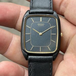 Seiko tank Quartz 5P30-5D20 Watches / case no.690024, made in Japan.