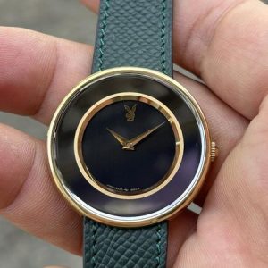 Seiko Playboy hand winding 2220-0630/ case no.891968 , made in Japan. Size 34 mm.