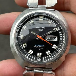 Seiko 5 Sports automatic, Cal.6119-7160 / case no.982087, made in Japan.