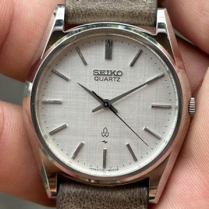 Vintage Men's Seiko Watch Silver 7121-8000 Quartz/ case no.040291 , made in Japan.