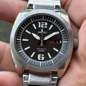 Seiko automatic 100M SNKF07 7S26-02Z0 day date/ case no.760753 , made in Japan. Size 43mm.