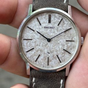 Seiko Chariot hand winding 2220-0430, hi beat 28800/ case no.423592 , made in Japan.