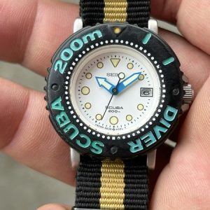 Seiko Diver Scuba 200m Quartz 3E35-002A /case no.054400 , made in Japan.