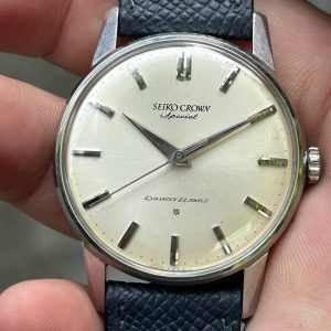 Seiko Crown Special hand winding Cal.341 - SD (Special Dial) logo Dial J15021E / case no.2210115, made in Japan.