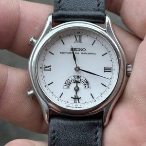 Seiko Equipment for Professional 8M11-6000 quartz watch / case no.920005 , made in Japan .