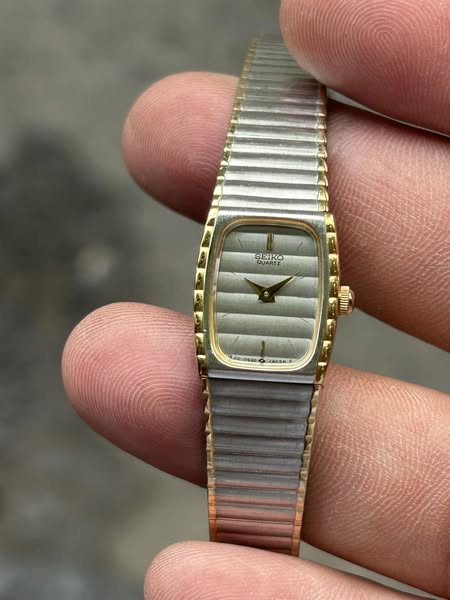 SEIKO セイコー 1E20-0420 ゴールドカラー クオーツ 腕時計 時計 SEIKO セイコー レディース 1E20-0420 ルビー ゴールド