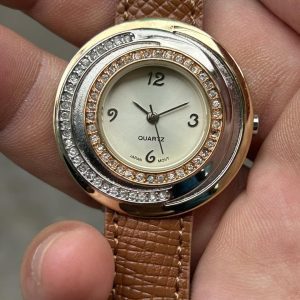 Avon quartz watch SR62SSN Stainless Steel back , made in Japan.