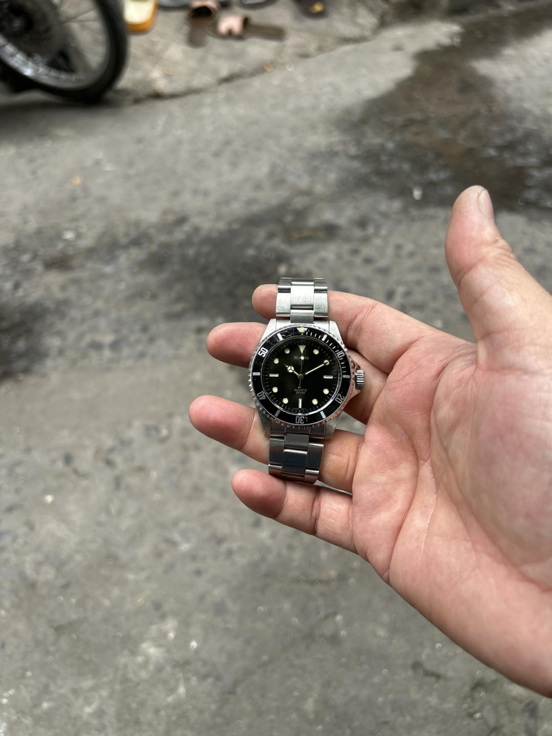 Nivada ダイバーズ　200M Nivada diver quartz watch 200M GRENCHEN SWITZERLAND N-90071