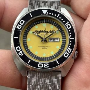 Ricoh diver quartz water resistant 100M / case no.643118 . Made in Japan.