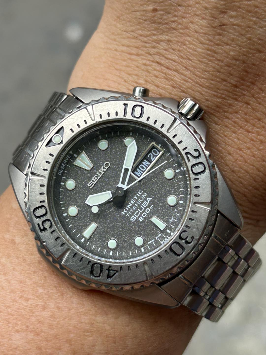 SEIKOAGS 5M43-0B70ダイバーズウォッチTITANIUMSCUBA Seiko AGS Diver Quartz Gray Ghost Titanium Scuba 200m 5M43-0B70