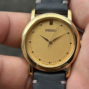 Seiko Quartz Watch V701-1T30 BASE METAL ST.STEEL BACK/ case no.261448 , made in Japan.