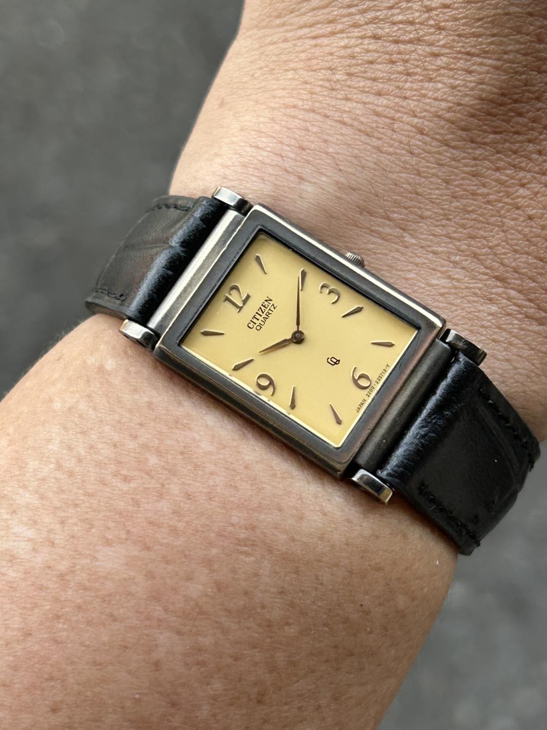 CITIZEN QUARTZ WATCH 2200-223209 Y/ case no.3070022, made in