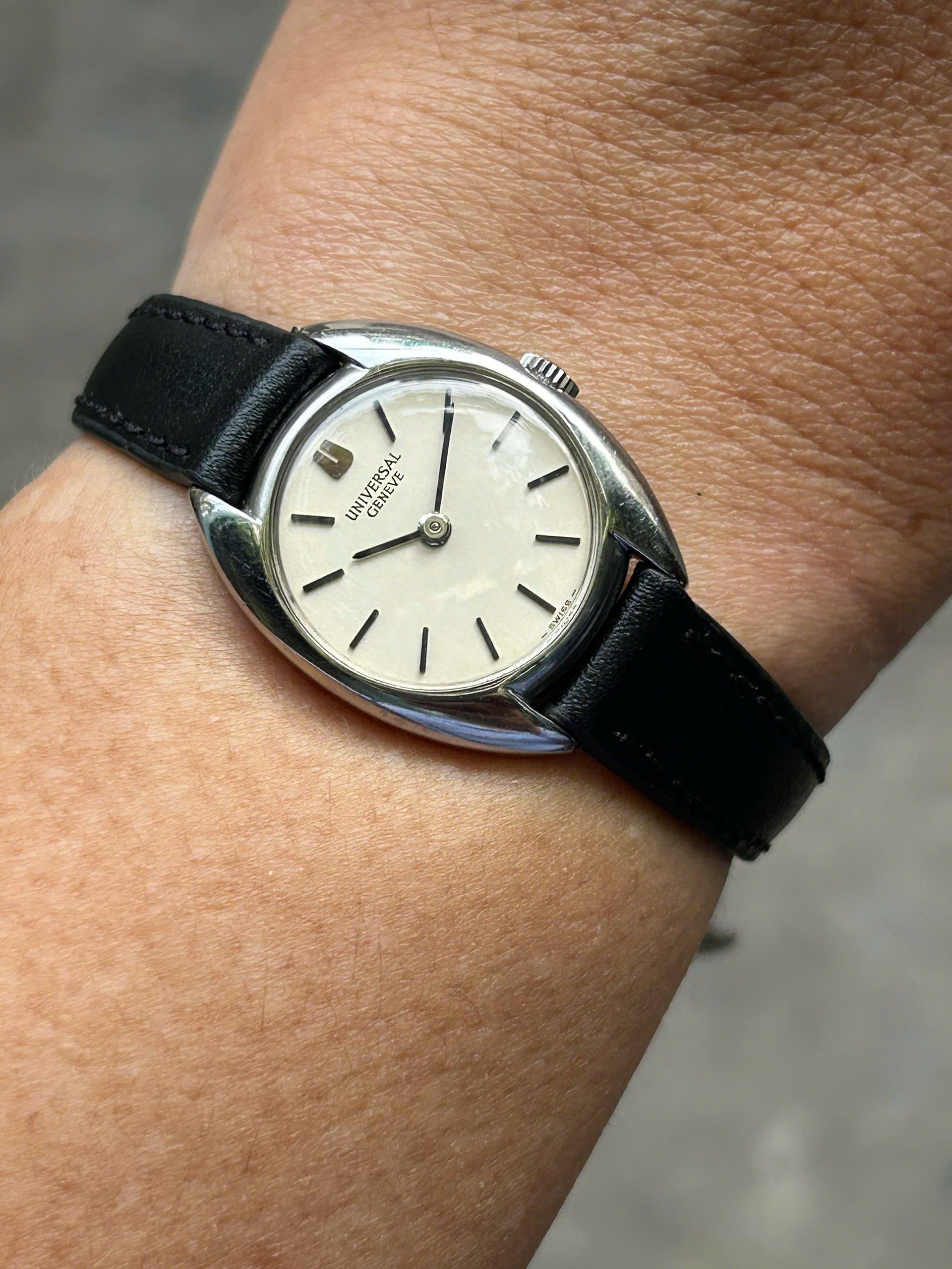 Universal Geneve ladies manual winding watch 842606, case no
