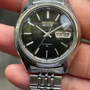 Seiko 5 Actus automatic watch, Cal.7019-7060 day date / case no.6N5887, made in Japan.