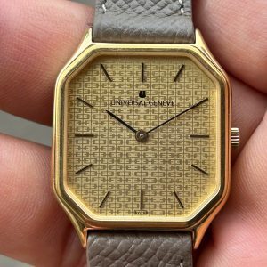 Universal Geneve manual winding 17 Jewels Ref.1027 watch 542.253 / Case no.3733235 , Swiss made.