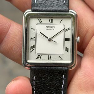 Seiko Quartz watch 1221-5610, case no.451249 , made in Japan.