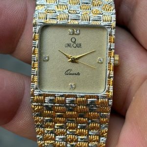 Unlque quartz watch, made in Japan.