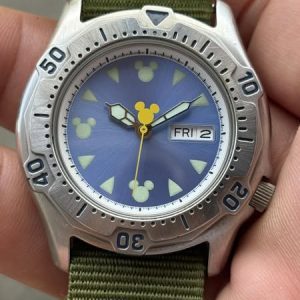 Seiko Alba Tokyo Mickey Disneyland Quartz V733-6A40 Day/Date Vintage Men's Watch / case no.910336, made in Japan.