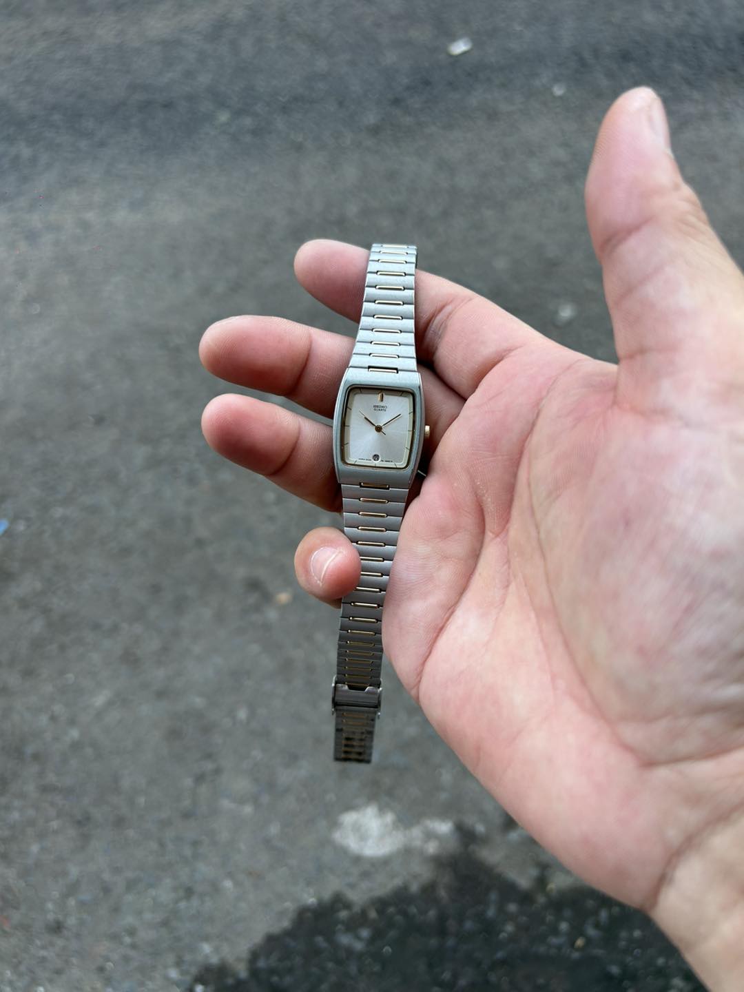 Seiko Quartz 2A22-5170, case no.551149, made in Japan. – Long's