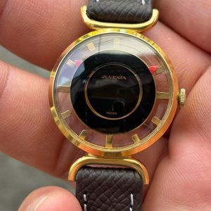 Juvenia 17 jewels hand winding Cal.765 , Swiss made .