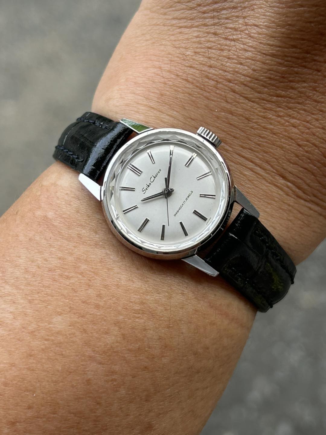 Vintage Seiko Chorus lady manual winding 17 Jewels watch 2104-0040
