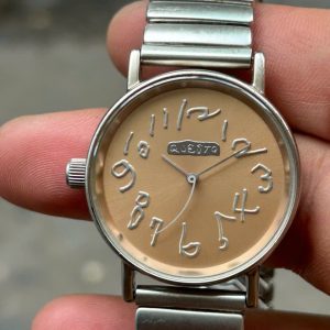 Questq Quartz Vintage watch V701-1Y10 stainless Steel back by OHARA Co., Ltd, case no.490033, made in Japan.