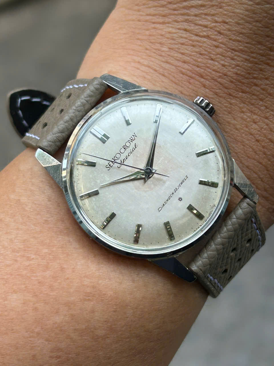 Seiko Crown Special hand winding 23 jewels J14100 SD dial, made in