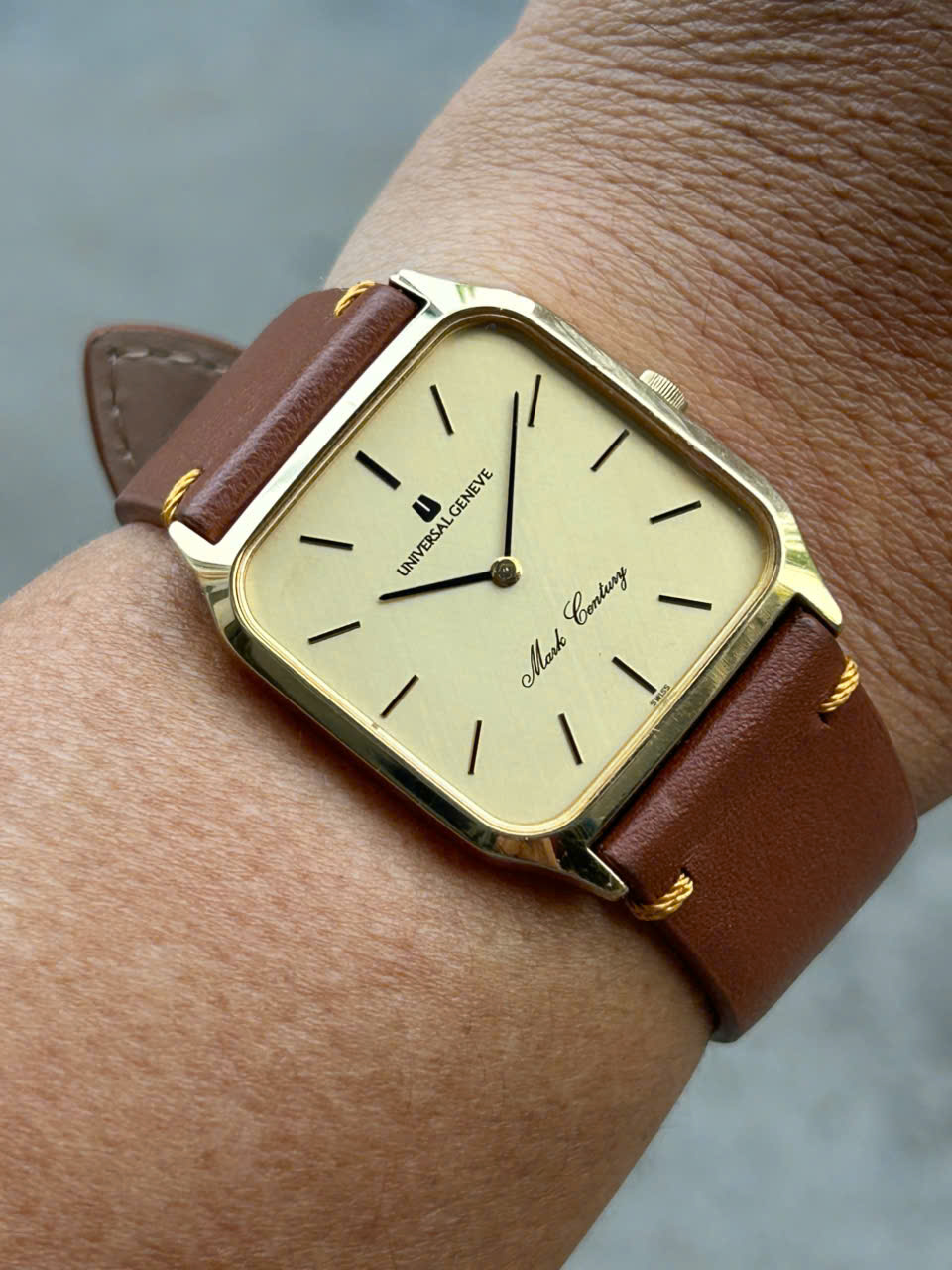 UNIVERSAL GENEVE Mark Century Watch Quartz, Swiss made