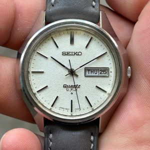 Seiko Quartz V.F.A 3823-7040 watch , case no.396573, made in Japan.
