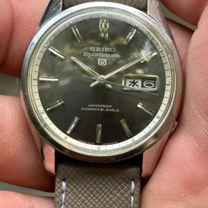Seiko 5 Sportsmatic WATERPROOF DIASHOCK 21 JEWELS 6619- 8120 day date / case no.7200926, made in Japan.