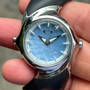 Rare Oakley Vintage watch Sapphire crystal , all stainless steel .