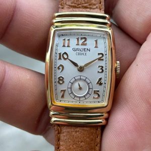 Gruen Curvex quartz watch, made in France.