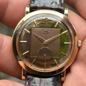 Vintage Rare Movado Deluxe Pyramid 18K gold Bumper Automatic watch, Size case 35mm, Swiss made.