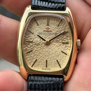 Vintage 1970s Jaeger-LeCoultre Tonneau, Ref.9048-21 ,18K Solid Gold, Swiss made.
