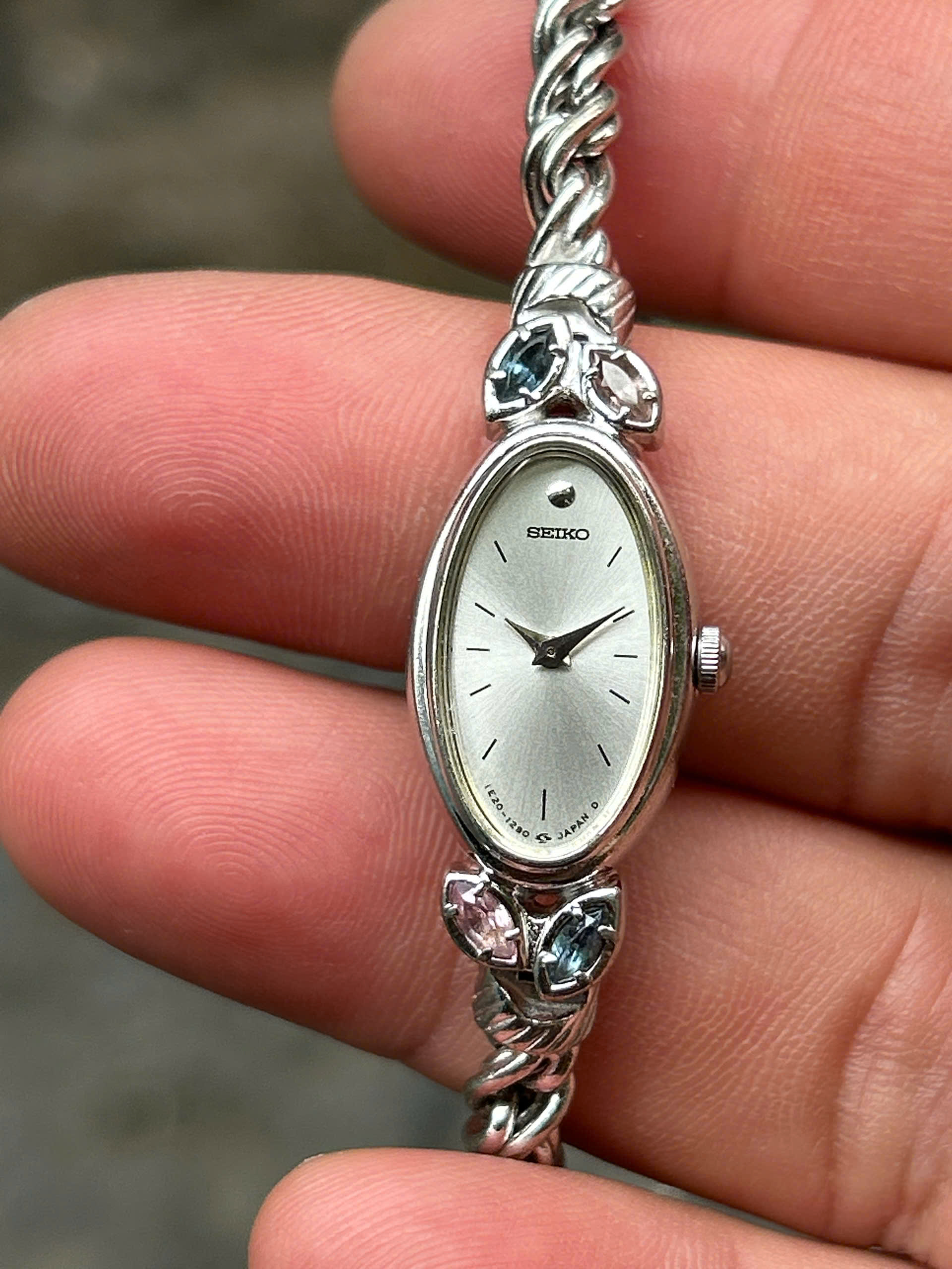 Seiko Ladies bracelet Quartz watch 1E20-6210/ case no.840982, made