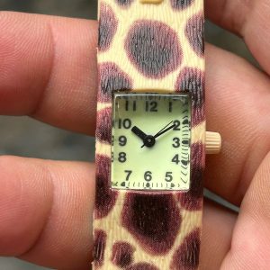 Cabane de Zucca Quartz watch V401-6310/ case no.910911, made in Japan .