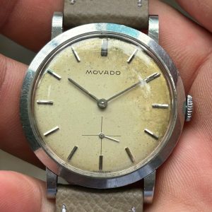 Movado manual winding 17 Jewels Cal.8066, Ref.208139, case no.15353, Swiss made.