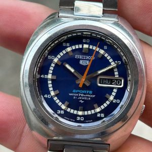 Seiko 5 Sports water 70 proof 21 jewels automatic 7019-7050 day date / case no.233362, made in Japan.