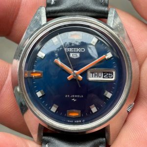 Seiko 5 automatic 23 jewels 5126-8110, case no.8D1512, made in Japan .