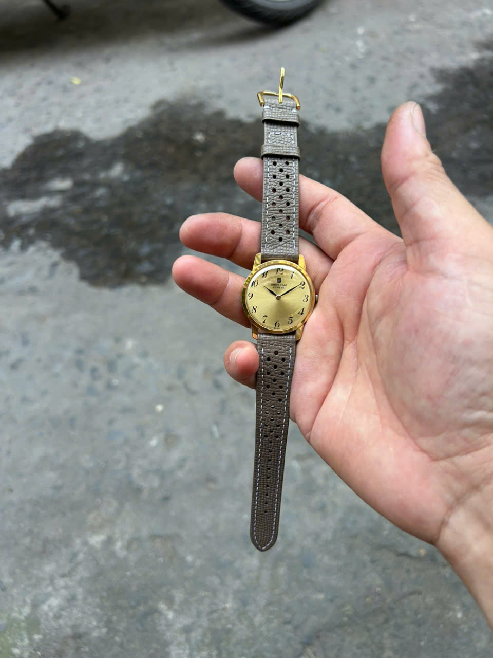 Universal Geneve hand winding 17 Jewels 542.101, Cal.1-42, Case no