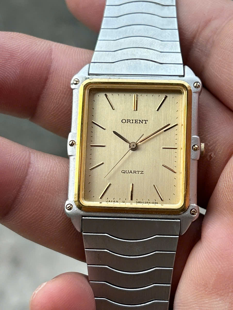 Orient Quartz Vintage watch G 585024-40 CS Stainless Steel back