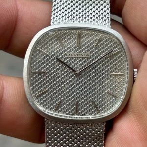 Juvenia vintage 17 jewels hand winding watch, case no.1070872, Swiss made .