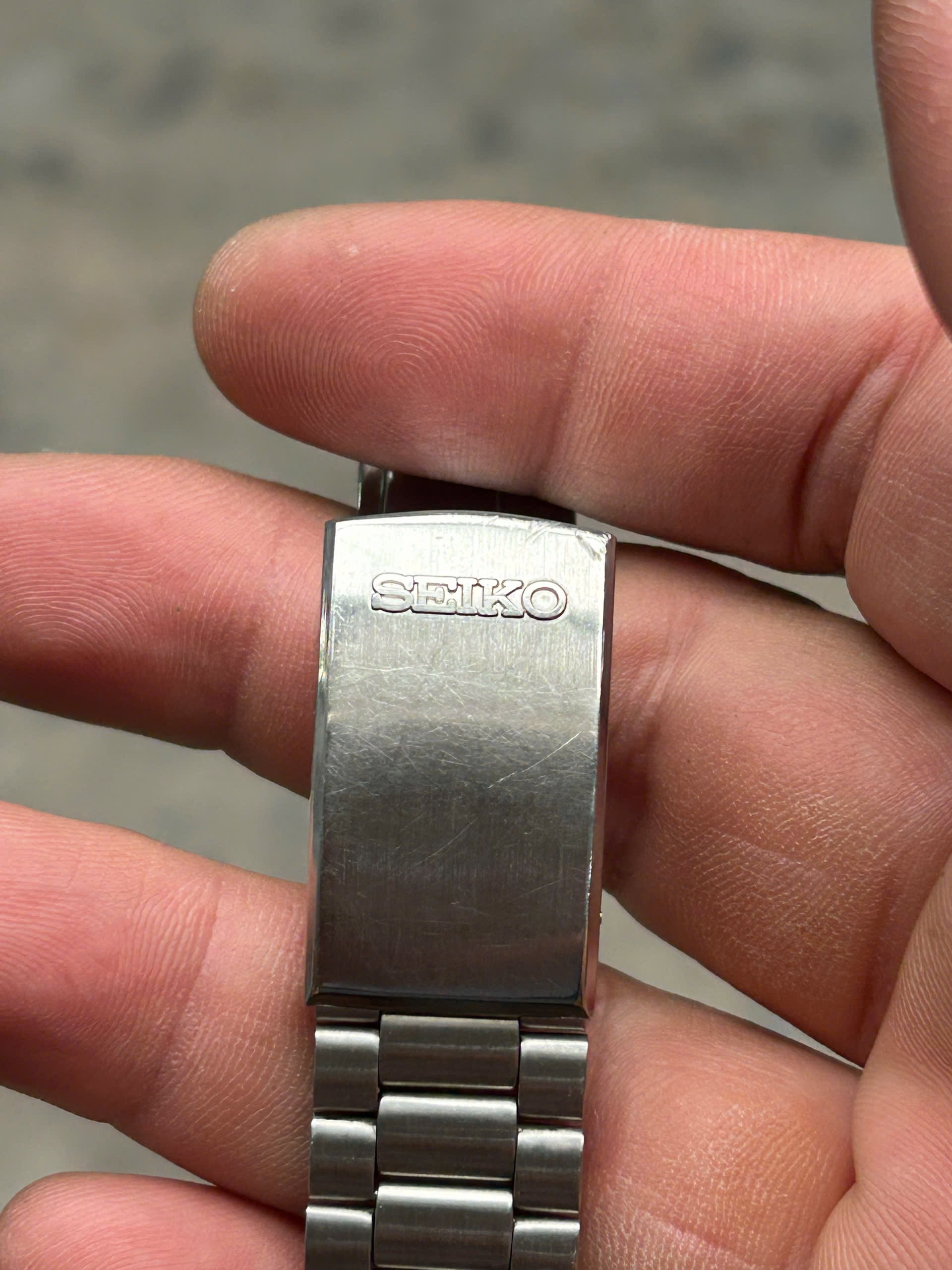 Seiko Silverwave Quartz Watch , 8229-8000 day date, case no.019397