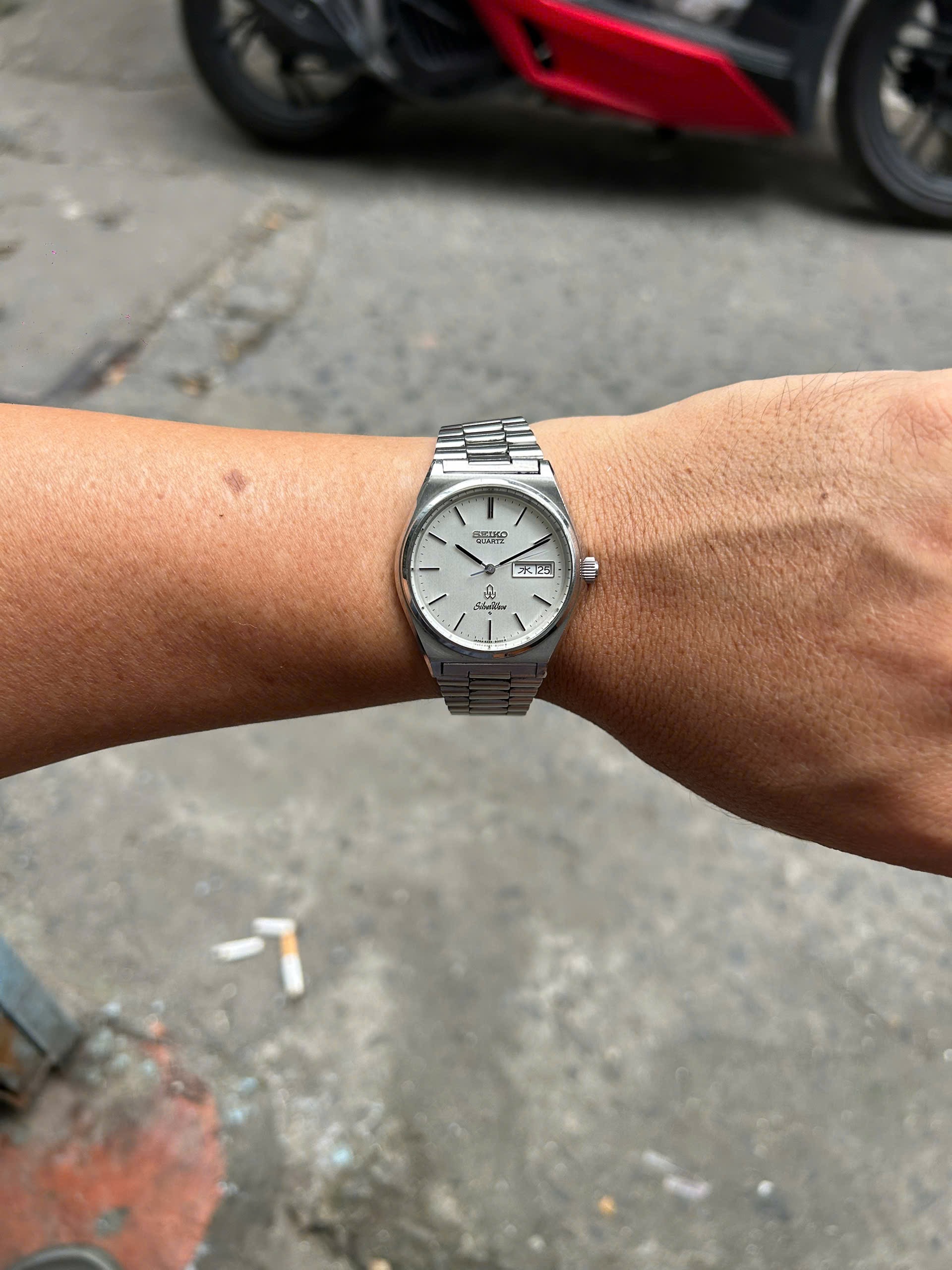 Seiko Silverwave Quartz Watch , 8229-8000 day date, case no.019397
