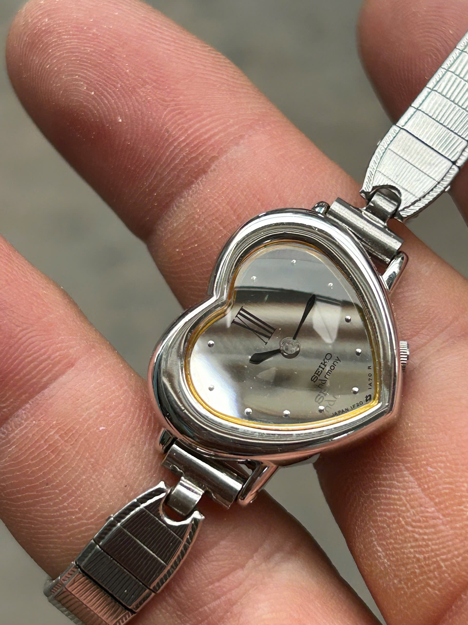 Seiko lady bracelet Quartz watch 1F20-5F10, case no.910268, made