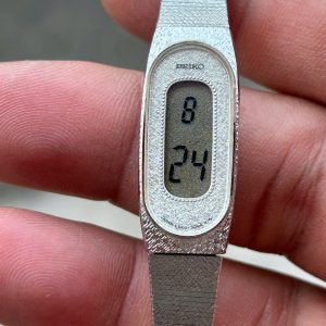 Seiko digital ladies L620-5000 PDP back stainless steel Watch, case no.021917, made in Japan.