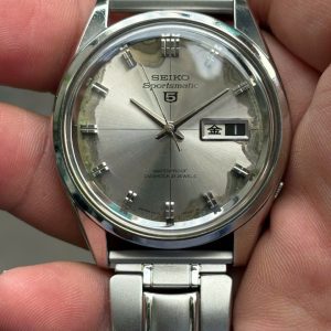 Seiko 5 Sportsmatic WATERPROOF DIASHOCK 21 JEWELS 6619- 9010 day date, case no.6601623, made in Japan.